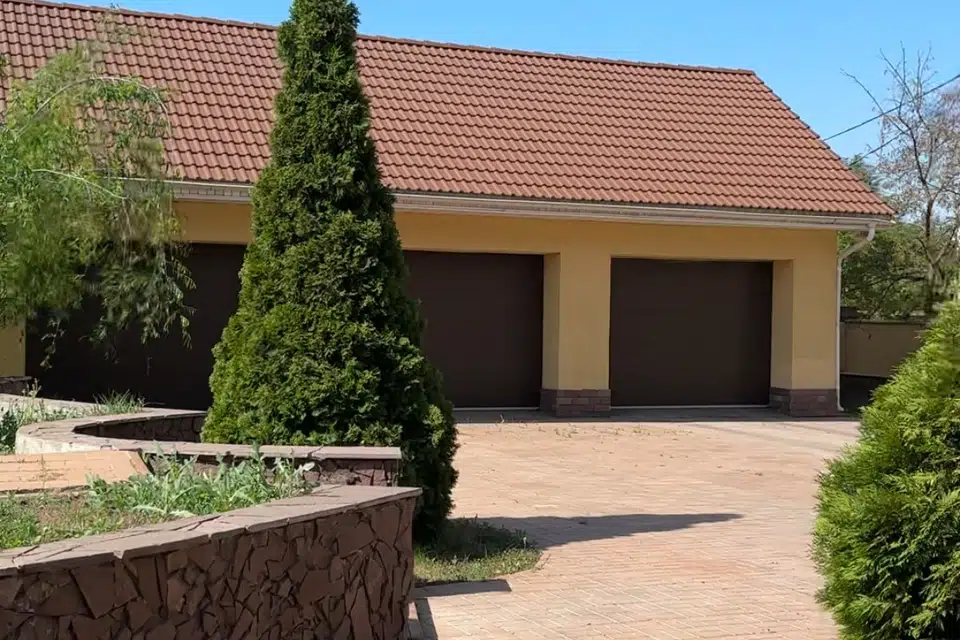 Продаётся 3-этажный дом, 460 м²