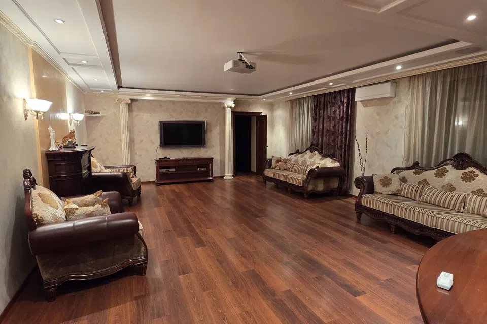 Продаётся 5-комнатная квартира, 197.1 м²