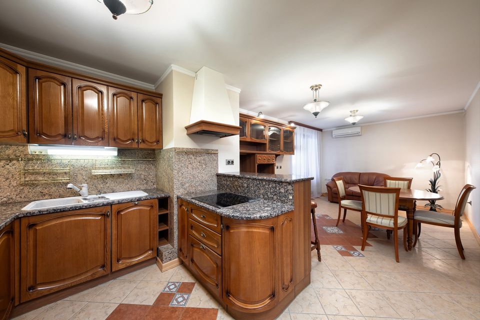 Продаётся 4-комнатная квартира, 142.2 м²