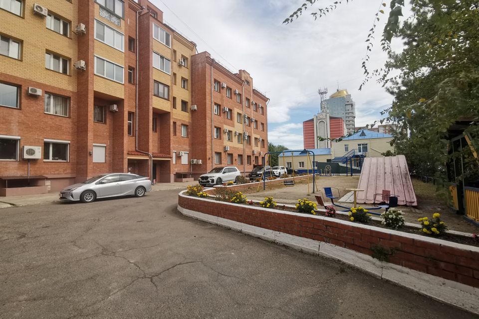 Продаётся 3-комнатная квартира, 112 м²
