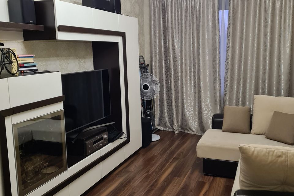 Продаётся 2-комнатная квартира, 55.6 м²
