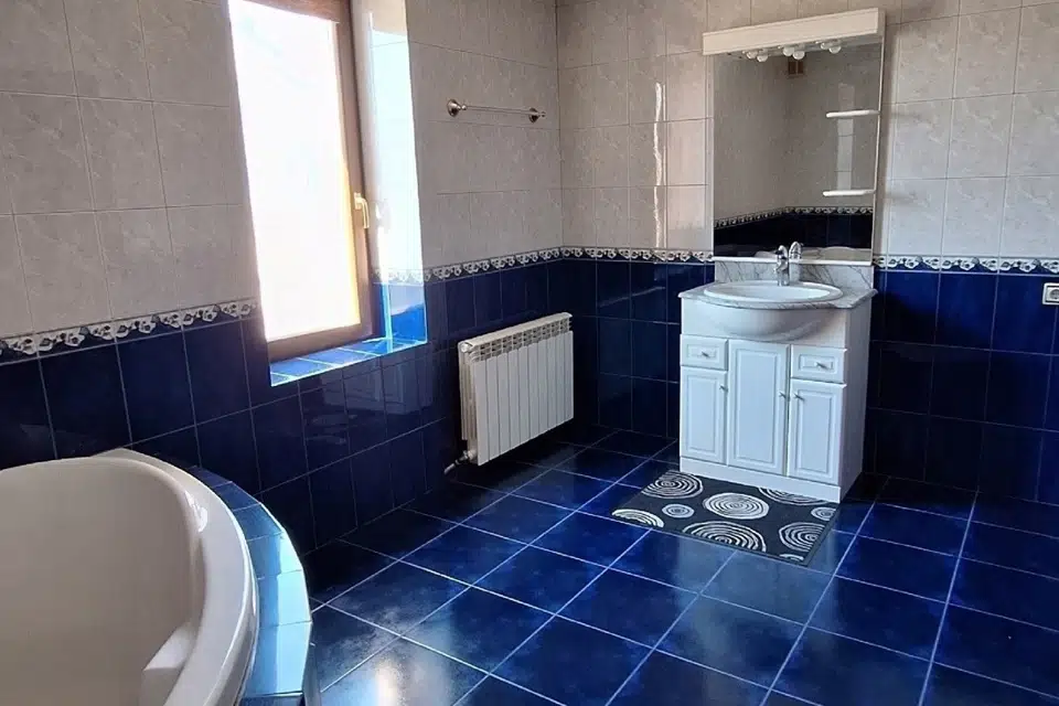 Продаётся 2-этажный дом, 270 м²