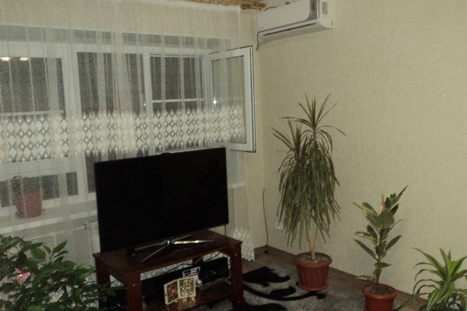 Продаётся 4-комнатная квартира, 61.6 м²