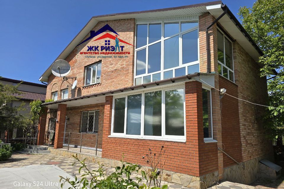 Продаётся 2-этажный дом, 268 м²