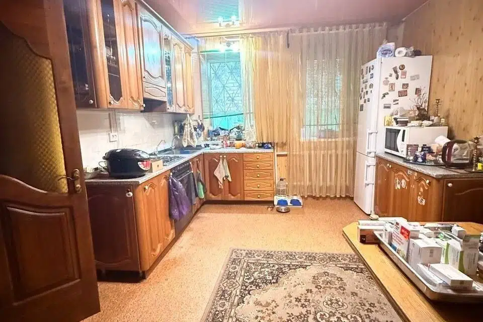 Продаётся 2-этажный дом, 300 м²