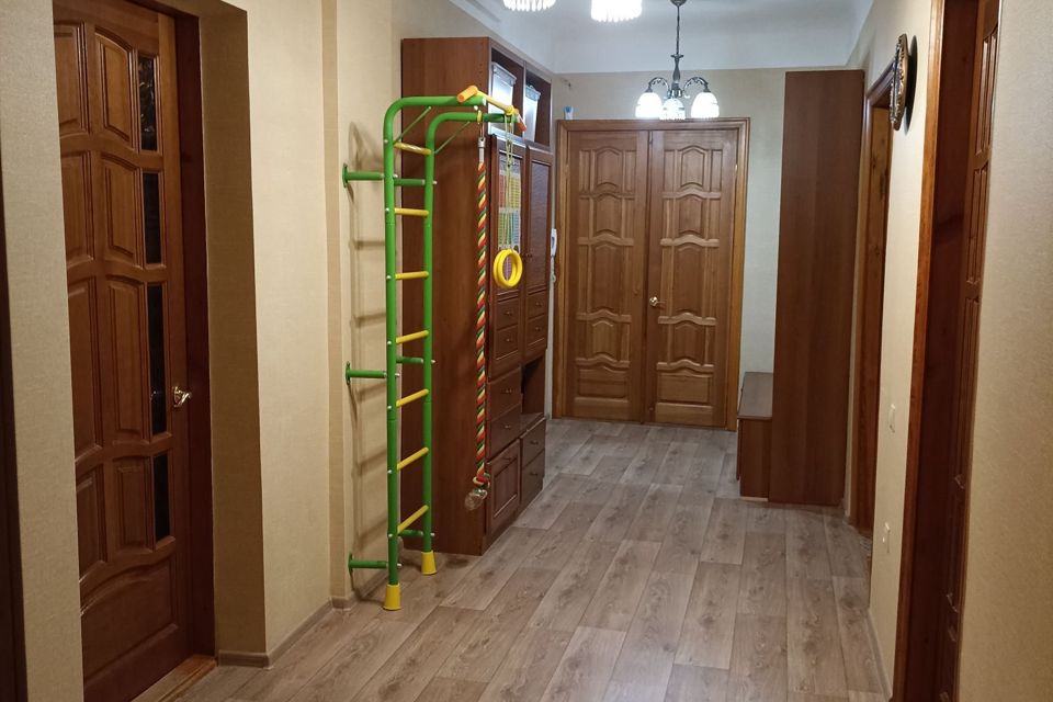 Продаётся 4-комнатная квартира, 111 м²