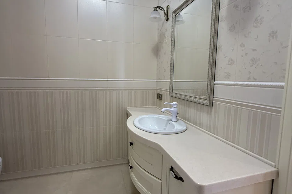 Продаётся 3-комнатная квартира, 130 м²