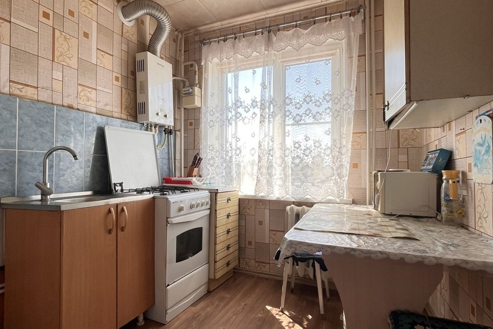 Продаётся 4-комнатная квартира, 59.7 м²