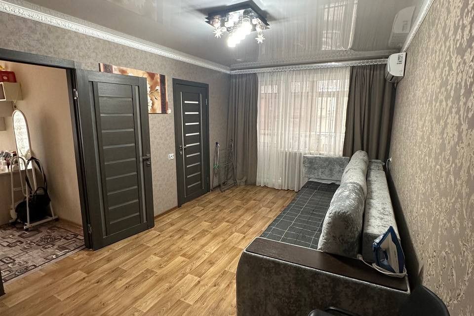 Продаётся 4-комнатная квартира, 61.6 м²