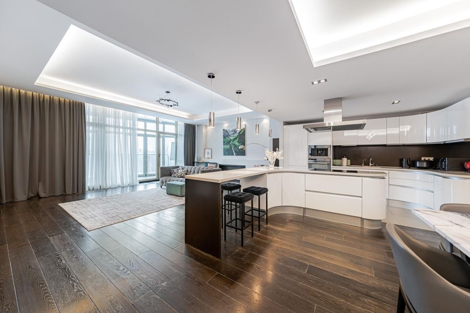 Продаётся 5-комнатная квартира, 210 м²