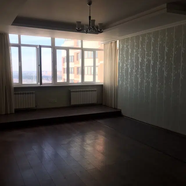 Продаётся 4-комнатная квартира, 102 м²