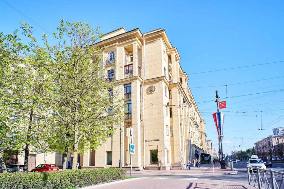 Продаётся 3-комнатная квартира, 114 м²
