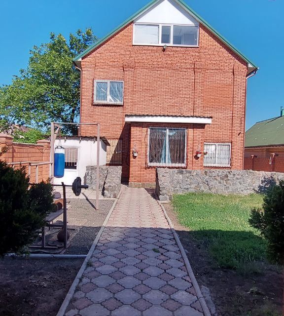 Продаётся 3-этажный дом, 212 м²