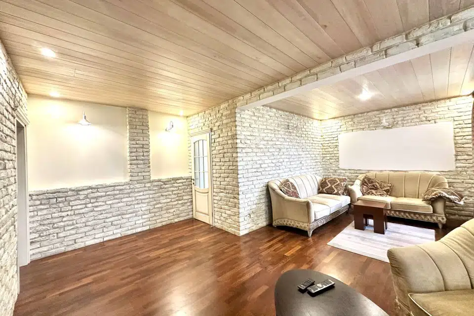 Продаётся 4-комнатная квартира, 162.7 м²