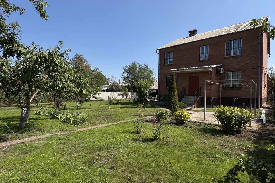 Продаётся 3-этажный дом, 570 м²