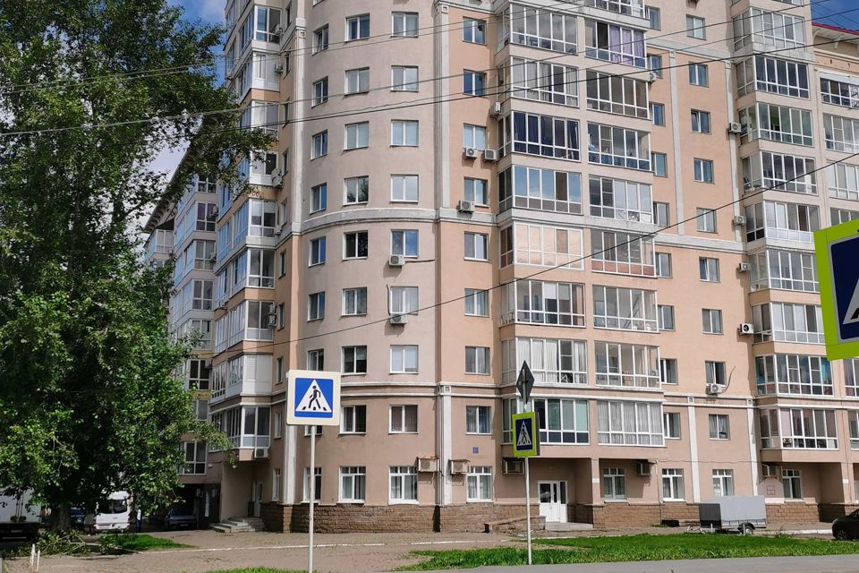Продаётся 3-комнатная квартира, 132 м²