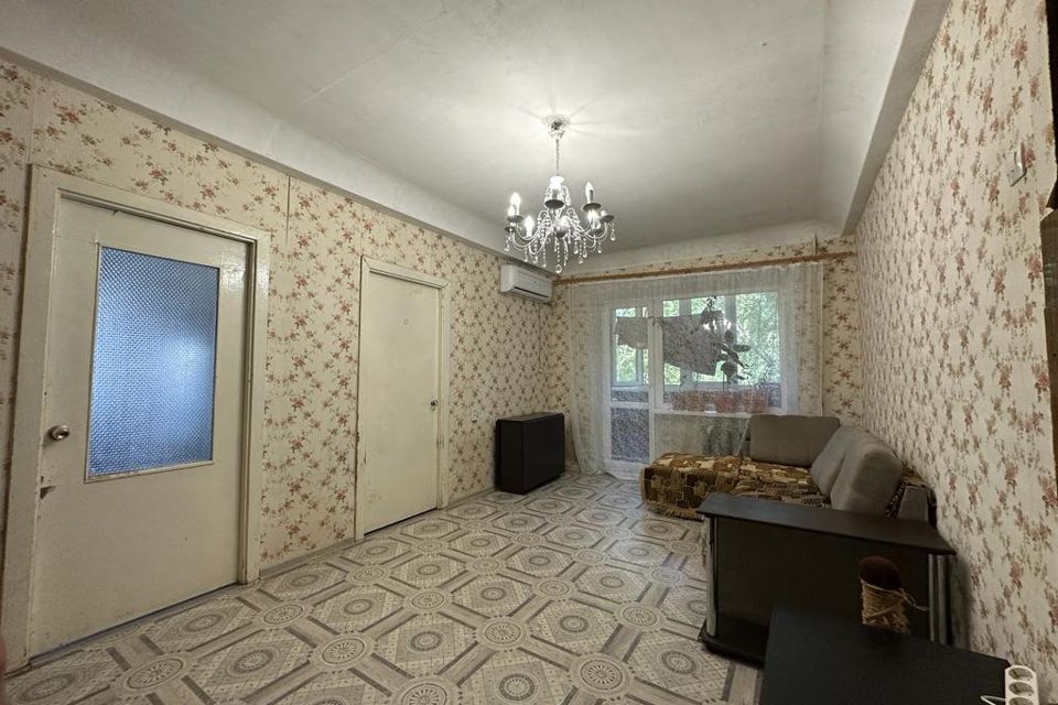 Продаётся 4-комнатная квартира, 64 м²
