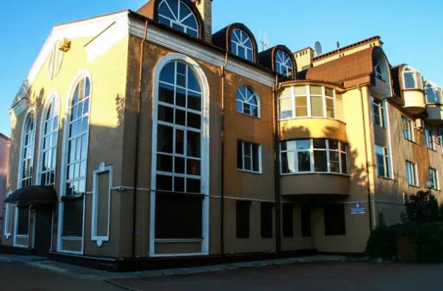 Продаётся 4-комнатная квартира, 209.9 м²