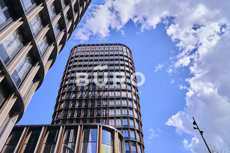 Продаётся 4-комнатная квартира, 174 м²
