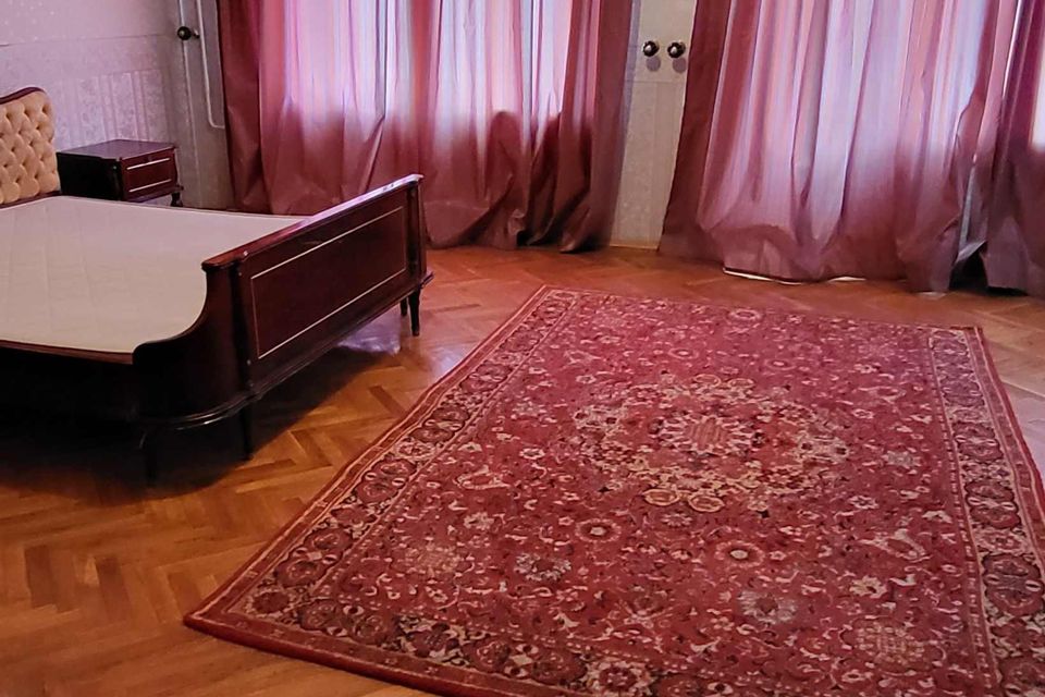 Продаётся 4-комнатная квартира, 151 м²