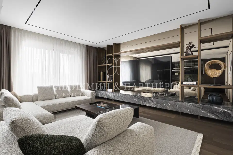 Продаётся 4-комнатная квартира, 160 м²