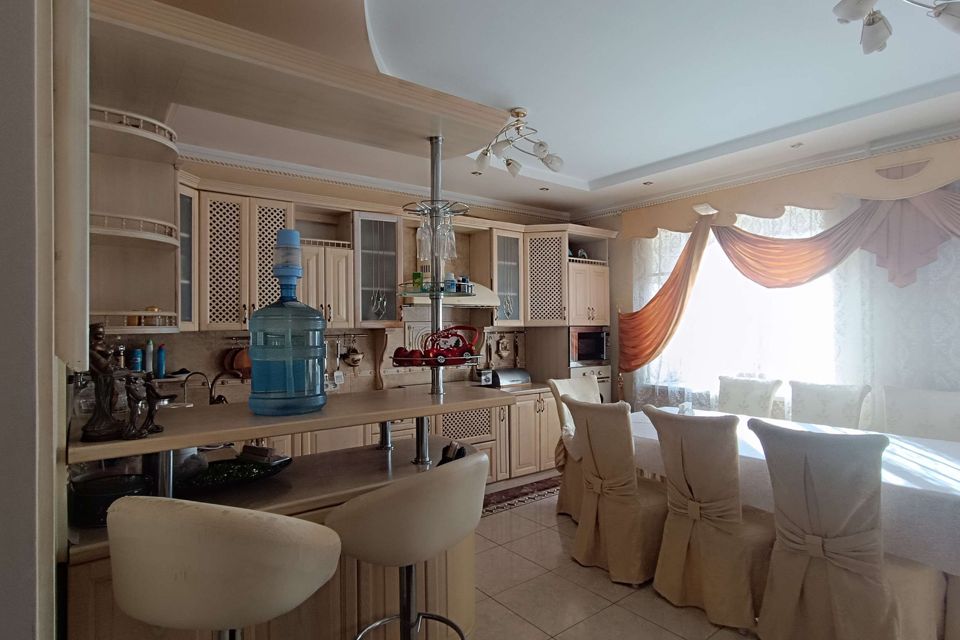 Продаётся 3-этажный дом, 281 м²