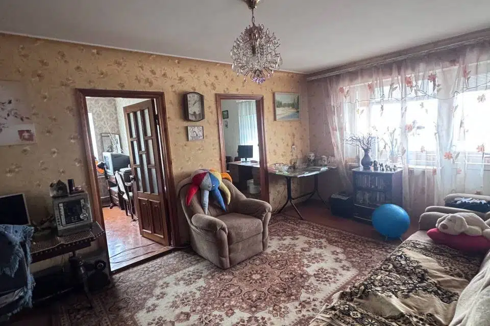 Продаётся 4-комнатная квартира, 58 м²