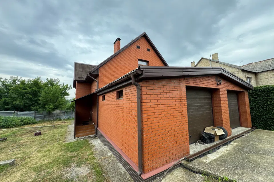 Продаётся 3-этажный дом, 240 м²
