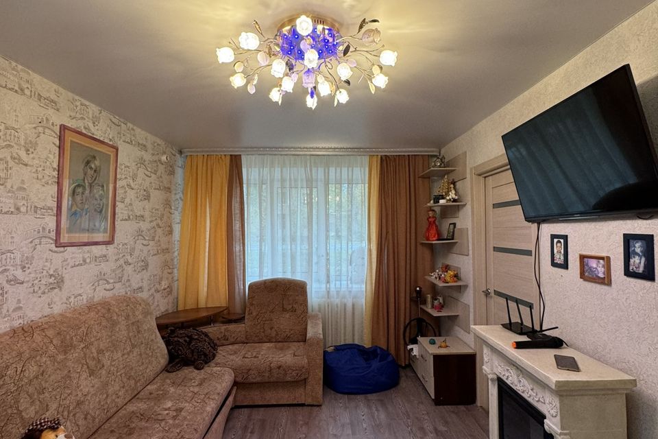 Продаётся 4-комнатная квартира, 62.3 м²