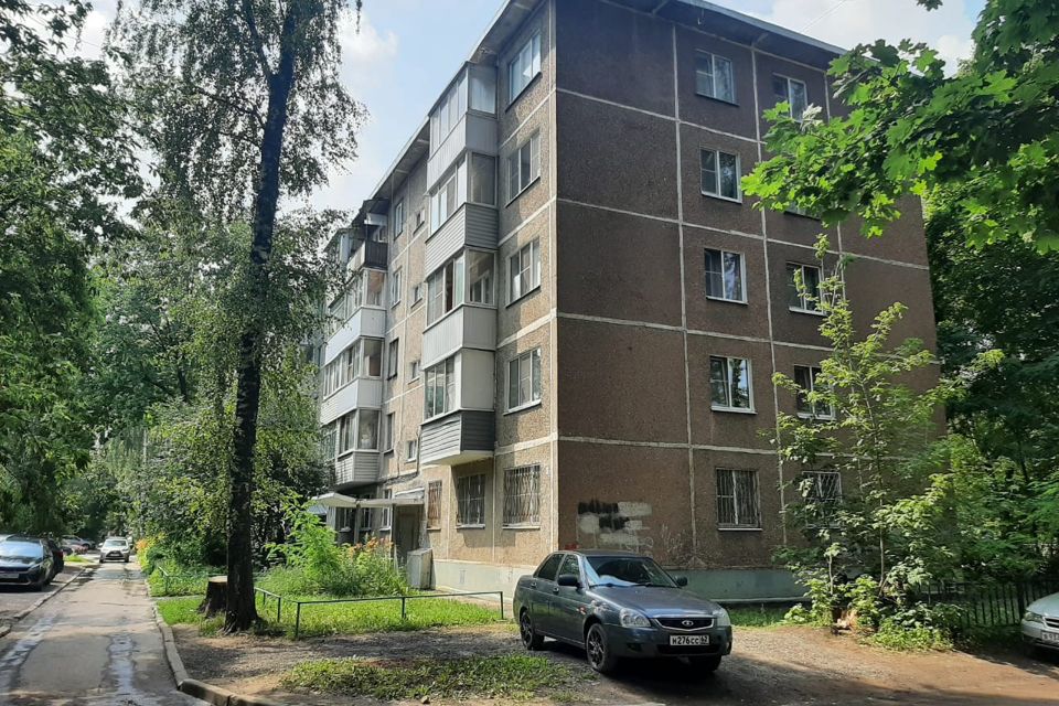 Продаётся 4-комнатная квартира, 60.5 м²