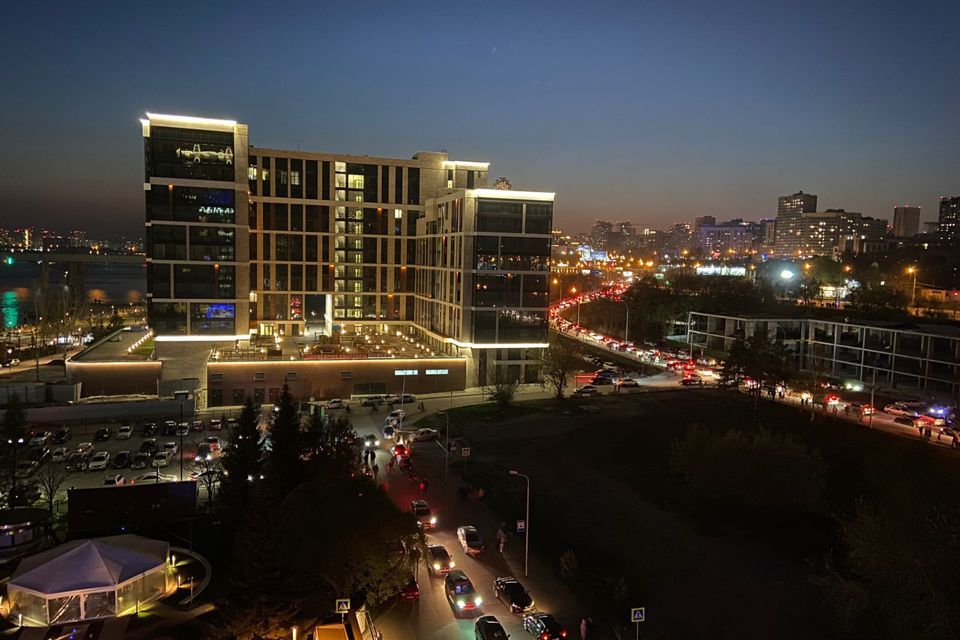 Продаётся 4-комнатная квартира, 160 м²