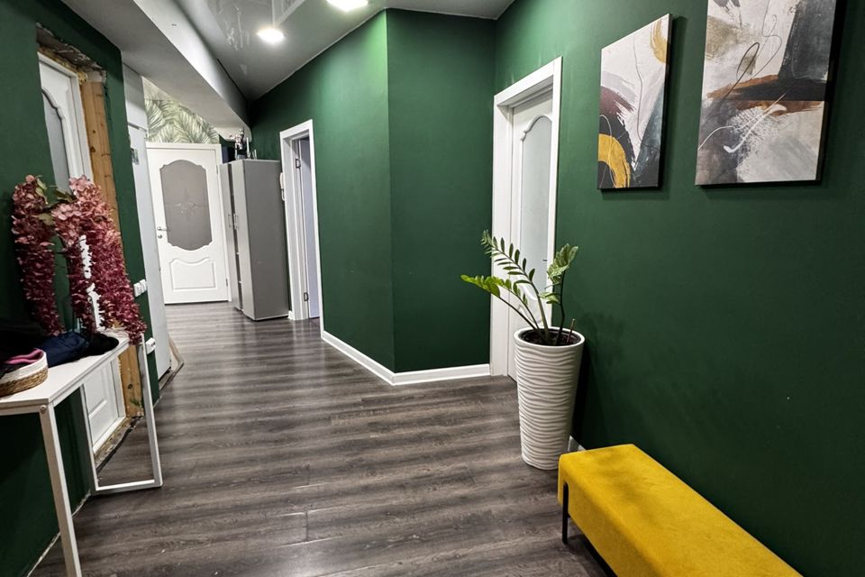 Продаётся 3-комнатная квартира, 108 м²
