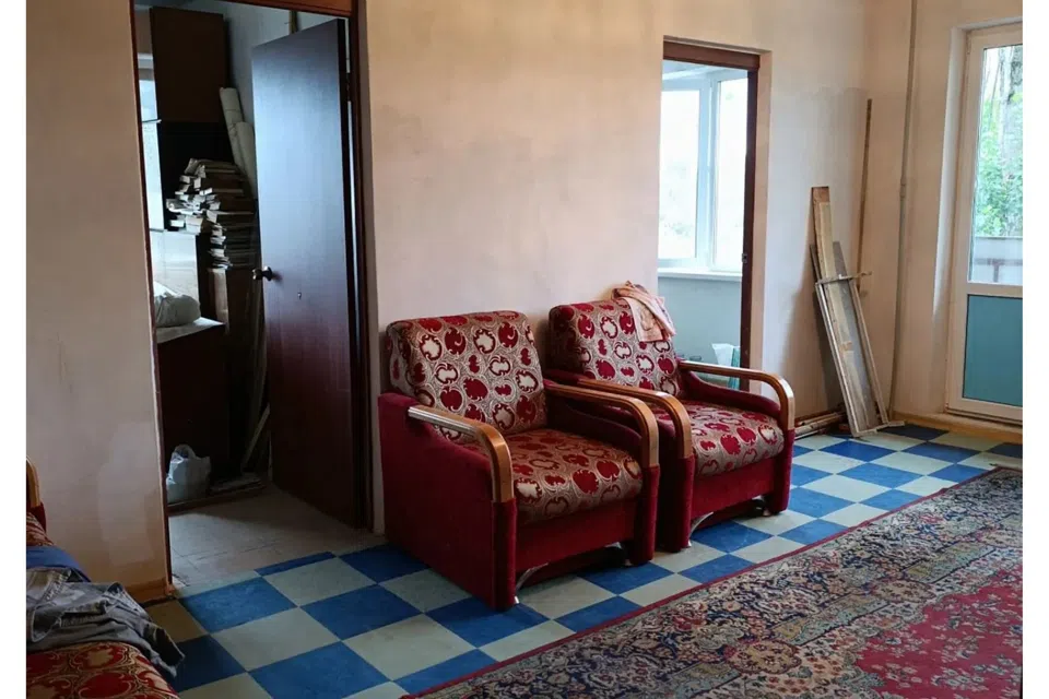 Продаётся 4-комнатная квартира, 61.7 м²