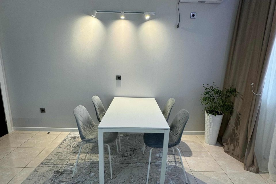 Продаётся 3-комнатная квартира, 93 м²