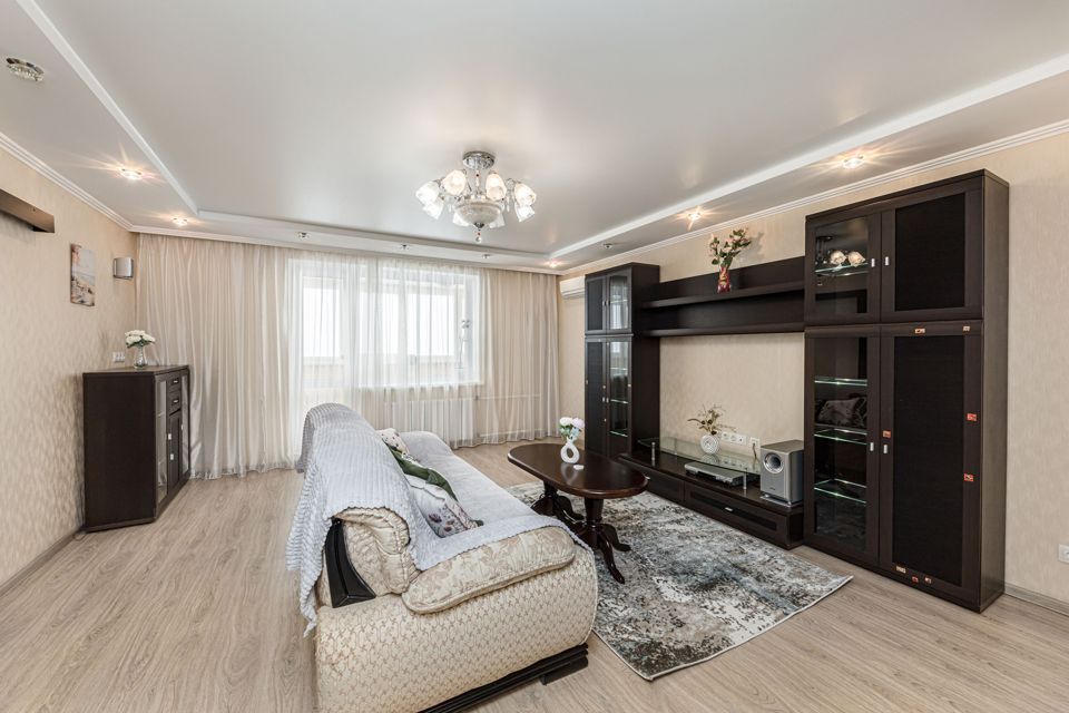 Продаётся 3-комнатная квартира, 105.9 м²