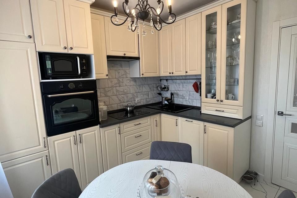Продаётся 4-комнатная квартира, 81 м²