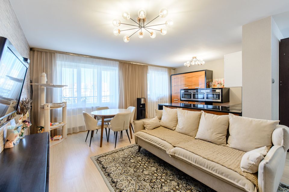 Продаётся 4-комнатная квартира, 143 м²