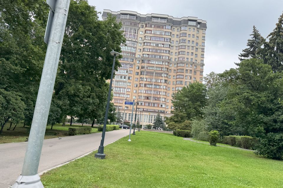 Продаётся 4-комнатная квартира, 150 м²