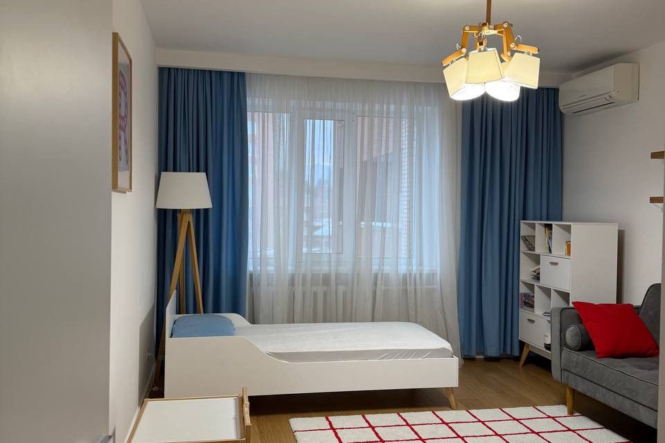 Продаётся 3-комнатная квартира, 111.7 м²