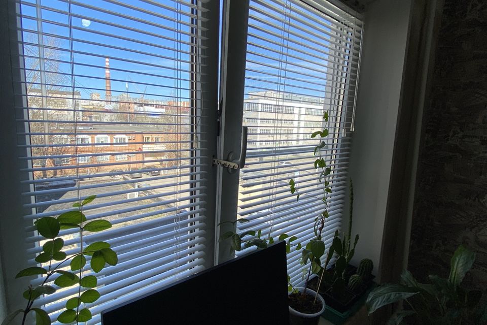 Продаётся 3-комнатная квартира, 45.7 м²