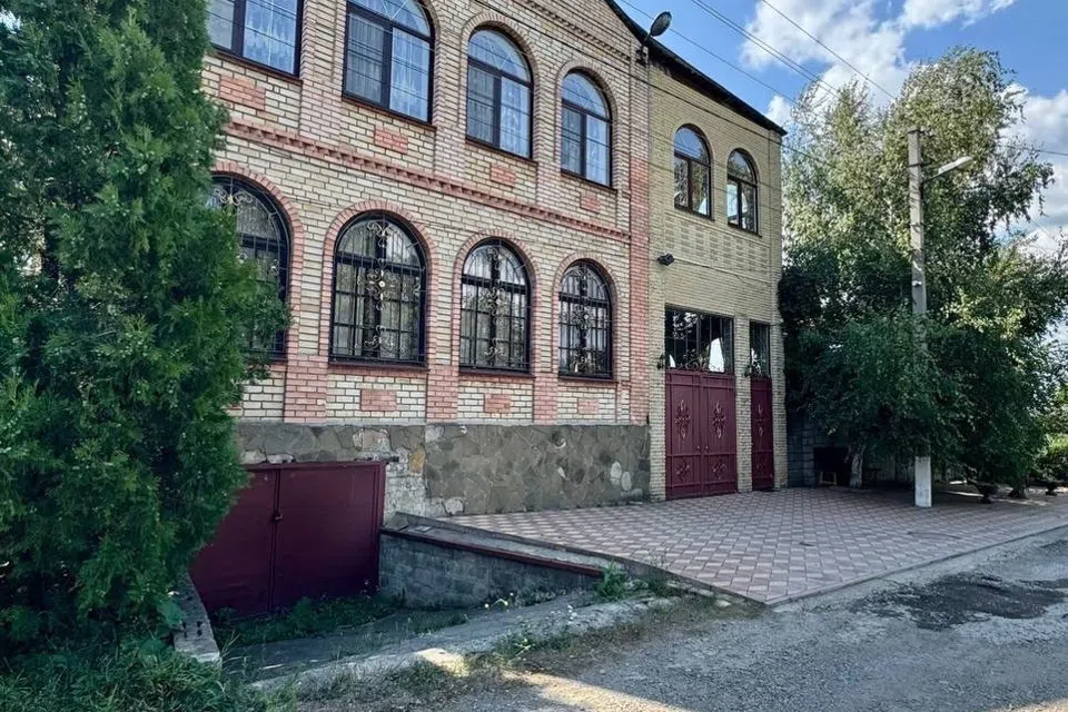 Продаётся 2-этажный дом, 274 м²