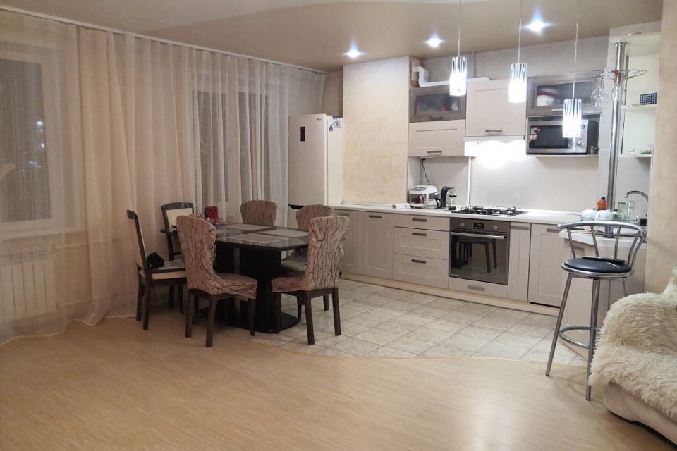 Продаётся 3-комнатная квартира, 102 м²