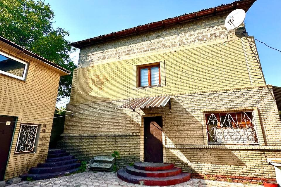 Продаётся 3-этажный дом, 326.7 м²