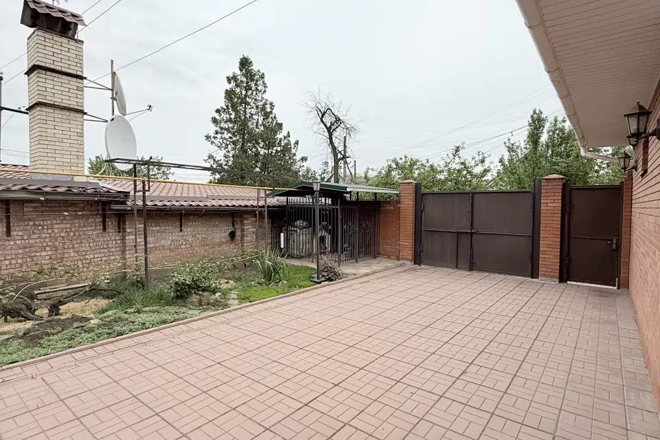 Продаётся 2-этажный дом, 211 м²