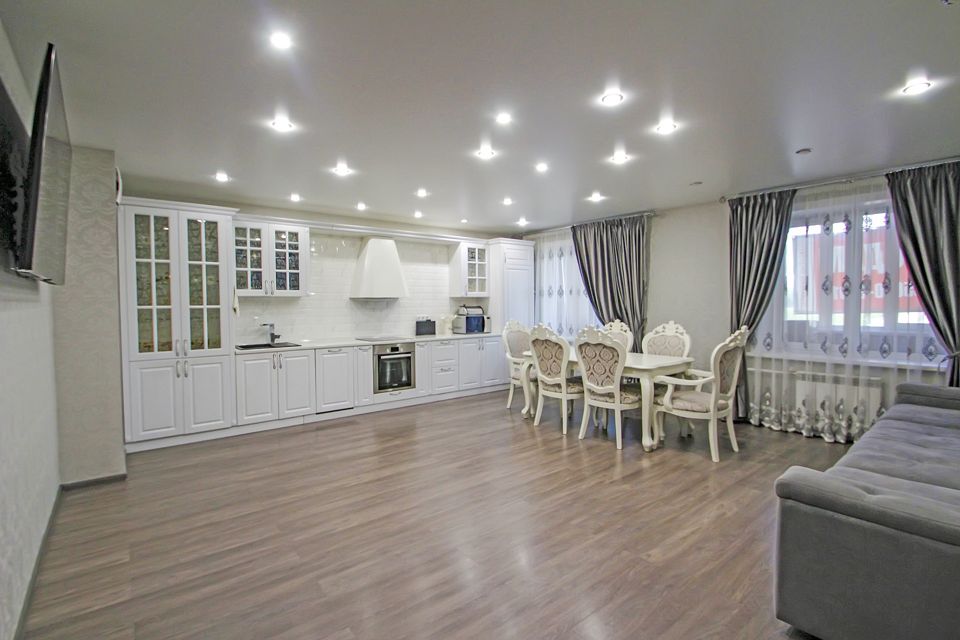 Продаётся 3-комнатная квартира, 122.7 м²