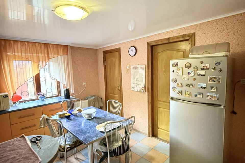 Продаётся 2-этажный дом, 200 м²