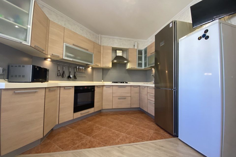 Продаётся 4-комнатная квартира, 143.5 м²
