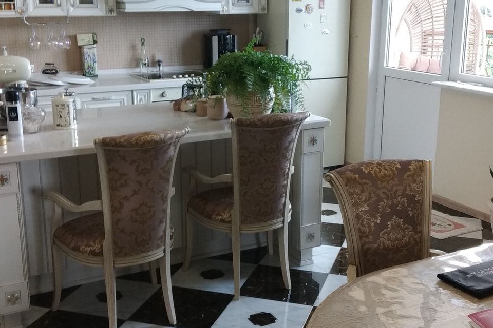 Продаётся 3-комнатная квартира, 160 м²