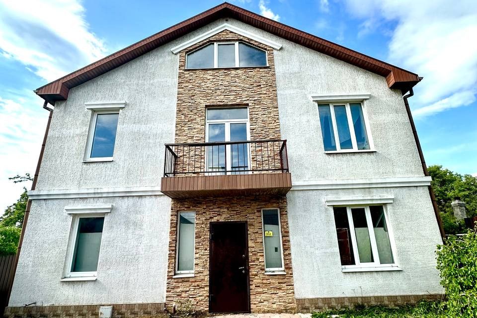 Продаётся 3-этажный дом, 228 м²