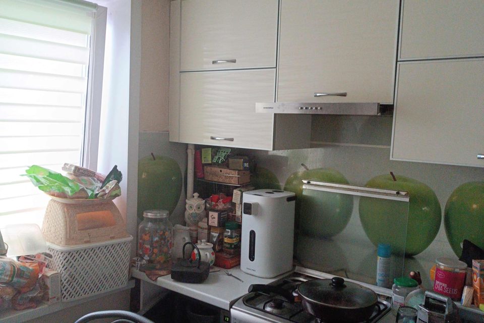 Продаётся 3-комнатная квартира, 48.4 м²